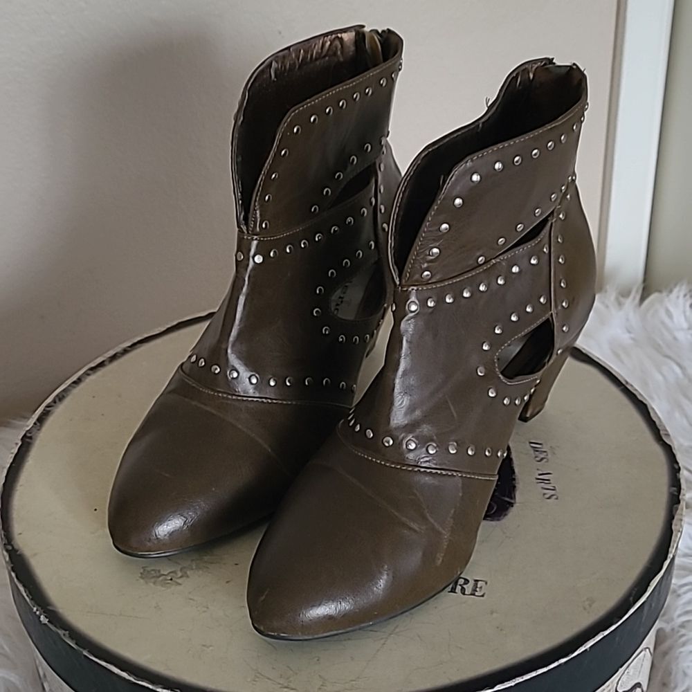 Vegan Leather cut out ankel boots - Picture 2 of 13
